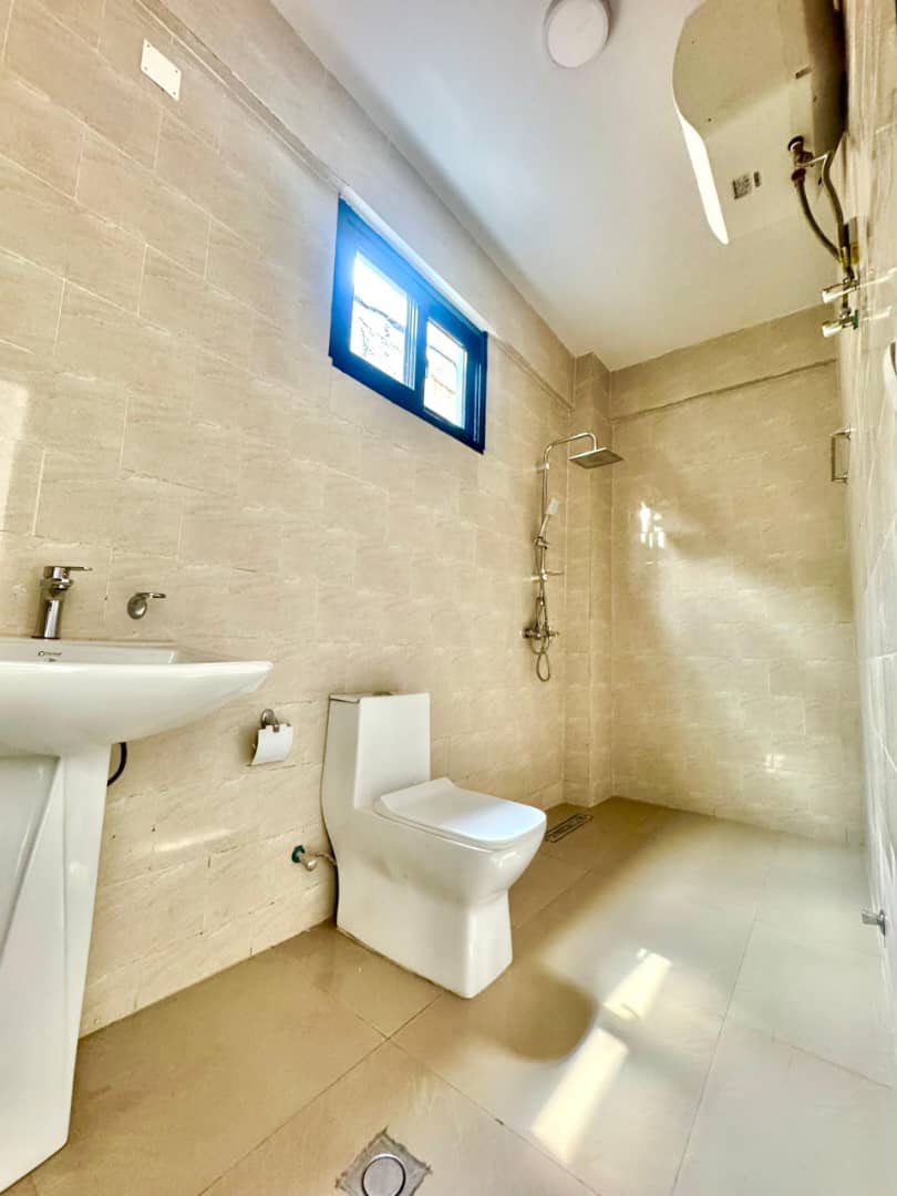 BÂTIMENT À VENDRE – KITAMBO (PROCHE CENTRE-VILLE) 3
