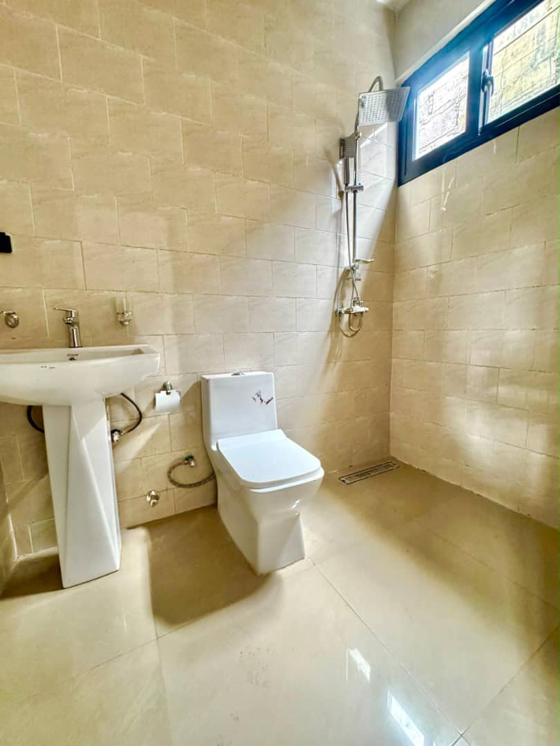 BÂTIMENT À VENDRE – KITAMBO (PROCHE CENTRE-VILLE) 6